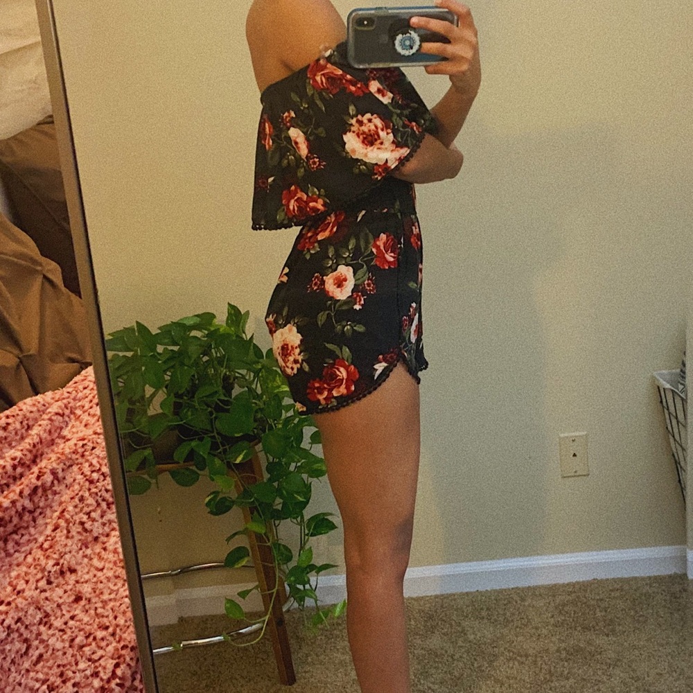 Floral Romper - Picture 2 of 6